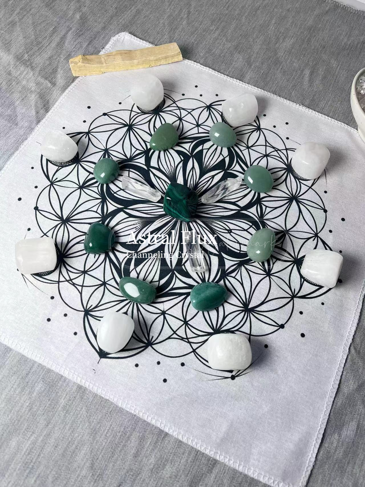Healing Light: Crystal Magic Array - Malachite and Green Dongling